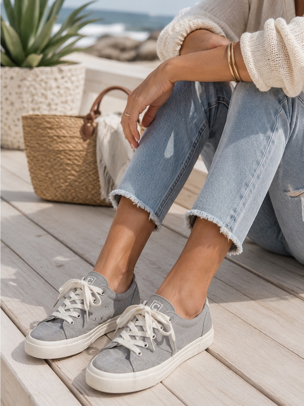 CHAPS Gray Canvas Lace Up Sneakers Women’s Size 7B Casual Preppy Shoes